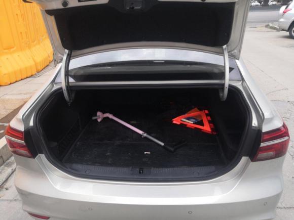 [温州·浙C] 二手荣威荣威ei62017款 45T 混动互联智享版