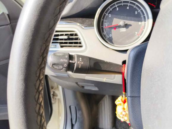 [南京·苏A] 二手标致标致5082012款 2.0L 自动豪华版