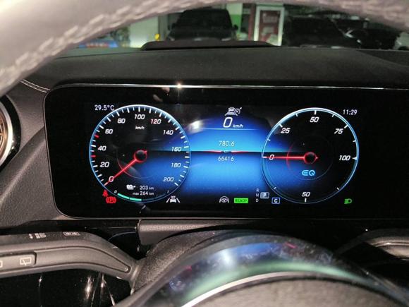 [南京·苏A] 二手奔驰奔驰EQA2022款 EQA 300 4MATIC 首发特别版