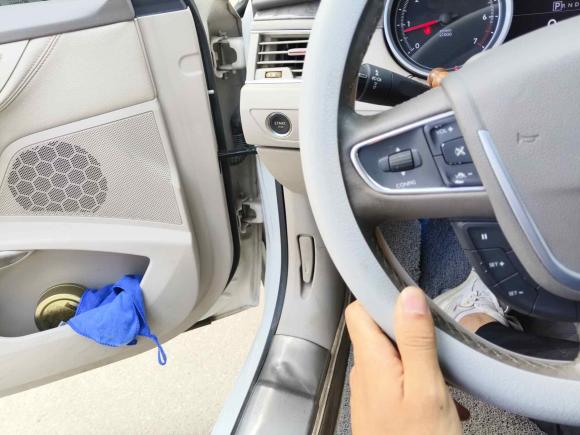 [南昌·赣A] 二手标致标致5082011款 2.3L 自动旗舰版