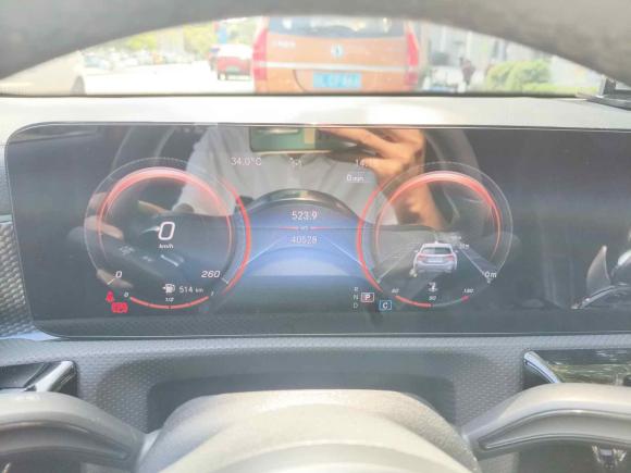 [广州·粤A] 二手奔驰奔驰A级2022款 A 200 L 运动轿车时尚型