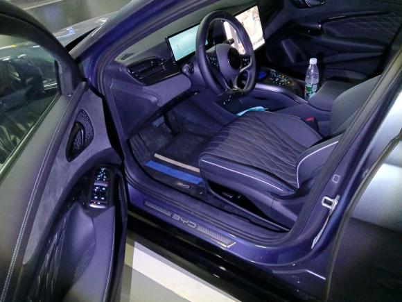 [深圳·粤B] 二手比亚迪海豹2022款 550km 标准续航后驱版精英型