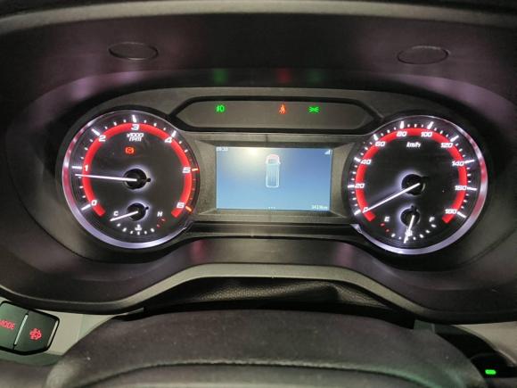 [上海·粤L] 二手上汽大通MAXUS新途V702023款 2.0T 精英版 手动短轴低顶 5/6座（125Ps）