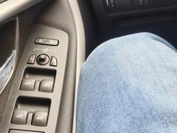 [杭州·浙A] 二手沃尔沃沃尔沃V402017款 T3 智尚版