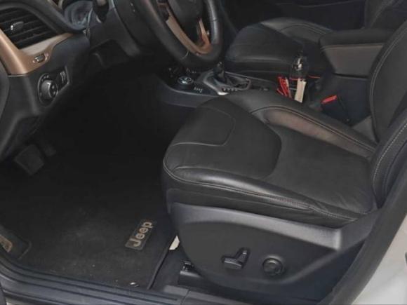 [佛山·粤E] 二手Jeep自由光2017款 2.4L 专业智能版