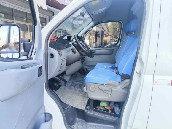 [上海·皖B] 二手上汽大通MAXUS新途V802020款 2.5T 手动经典城配王短轴中顶2/3座