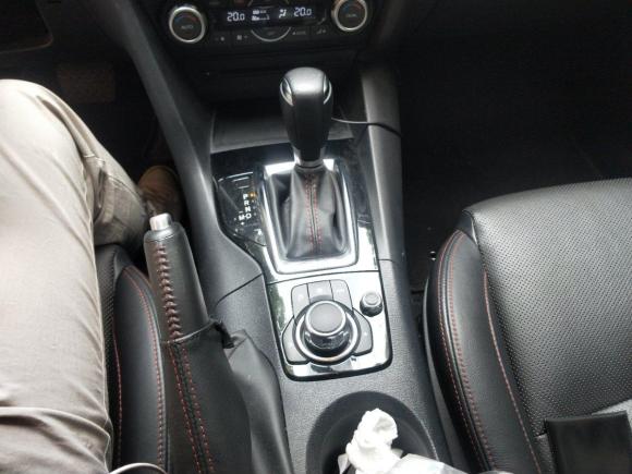 [上海·沪B] 二手马自达马自达3 Axela昂克赛拉2014款 两厢 2.0L 自动旗舰型