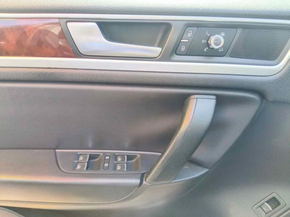 [广州·粤A] 二手大众途锐2011款 3.0TSI 舒适型