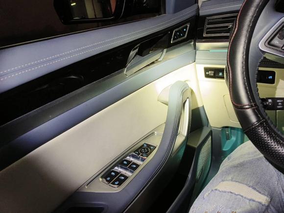 [上海·沪L] 二手众泰大迈X72018款 2.0T 自动至尊型