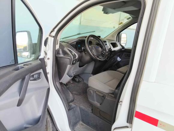 [青岛·鲁B] 二手福特全顺2017款 2.0T柴油厢式运输车短轴低顶国V