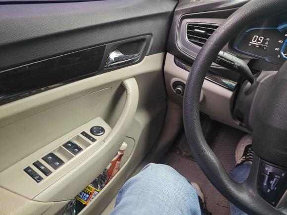 [深圳·粤K] 二手荣威荣威3602015款 1.5L 自动豪华版