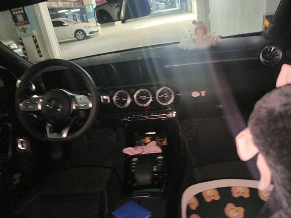 [苏州·苏U] 二手奔驰奔驰A级2021款 A 200 L 运动轿车时尚型