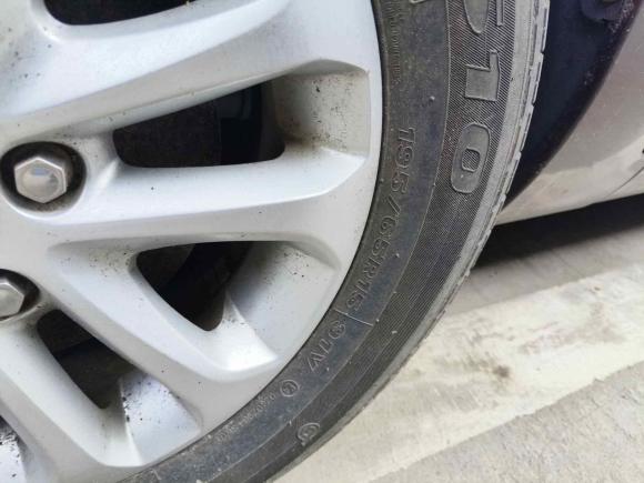 [杭州·浙A] 二手福特福克斯2013款 三厢经典 1.8L 自动基本型