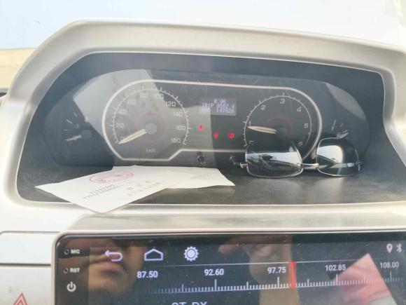 [上海·沪A] 二手上汽大通MAXUS新途V802015款 2.5T 手动傲运通版长轴中顶