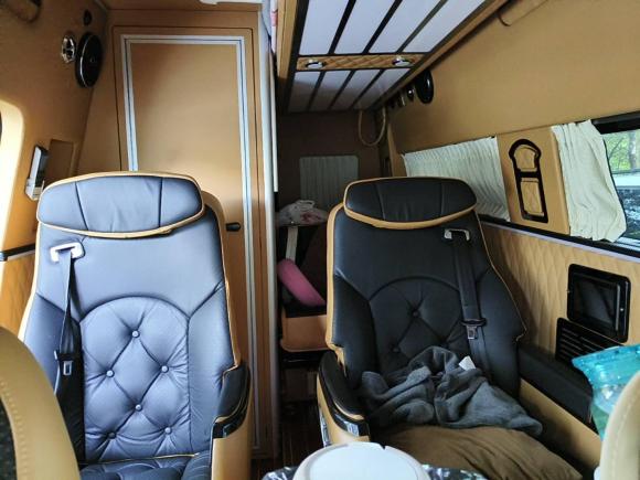 [上海·苏U] 二手福特全顺2020款 2.0T汽油自动多功能商用车中轴低顶双开尾门国VI