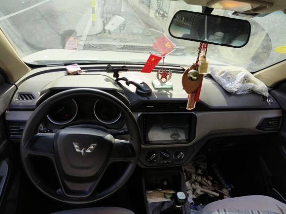 [无锡·苏B] 二手五菱汽车五菱宏光2018款 1.5L S标准型L2B