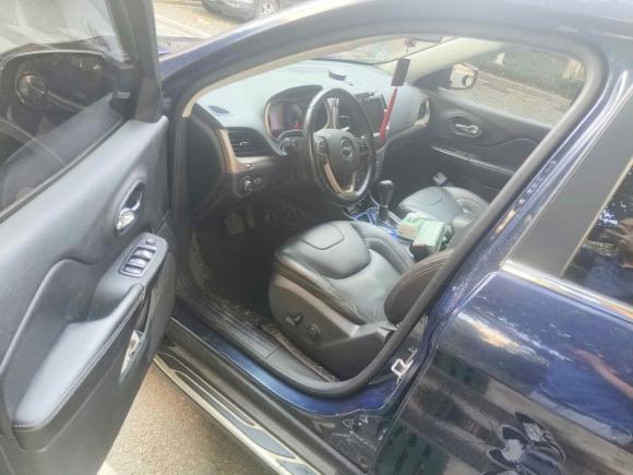 [武汉·鄂A] 二手Jeep自由光2016款 2.0L 优越版