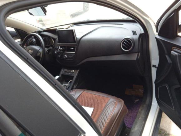 [杭州·浙C] 二手奔腾奔腾X402018款 网红版 1.6L 手动豪华型