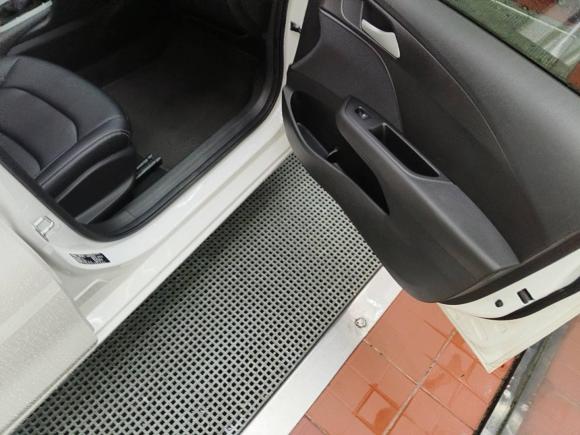 [无锡·苏B] 二手雪佛兰科沃兹2018款 320 自动欣享天窗版