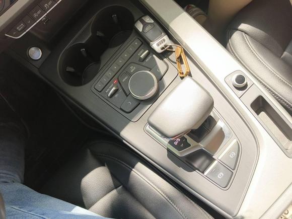 [上海·沪E] 二手奥迪奥迪A4L2018款 30周年年型 40 TFSI 进取型