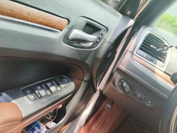 [深圳·粤B] 二手克莱斯勒克莱斯勒300C2014款 3.0L 卓越版