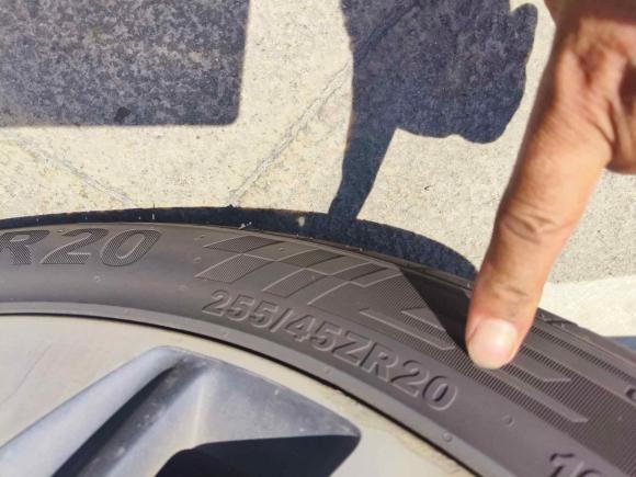 [苏州·苏E] 二手红旗红旗HS72021款 2.0T DCT两驱智联旗畅版