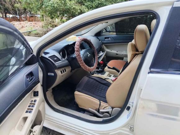 [无锡·苏B] 二手三菱翼神2012款 时尚版 1.8L 手动舒适型