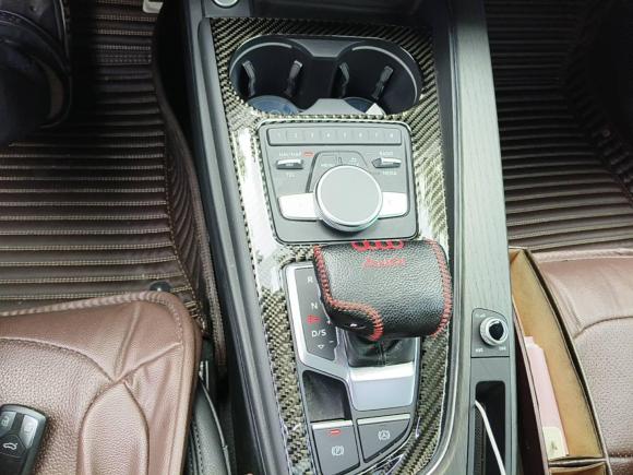 [广州·粤A] 二手奥迪奥迪A4L2017款 40 TFSI 风尚型