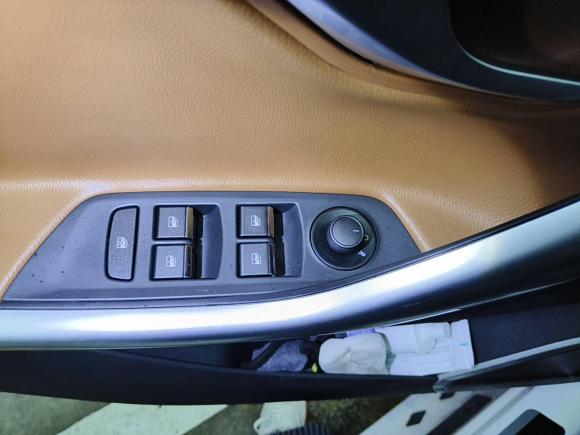 [南京·苏A] 二手东南东南DX72018款 1.5T 自动荣耀版