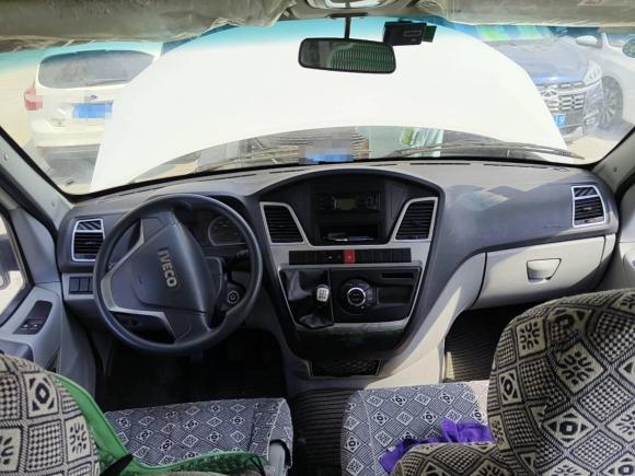 [上海·沪M] 二手依维柯依维柯褒迪2017款 2.5T尊享A37客车高顶6-7座47Z5