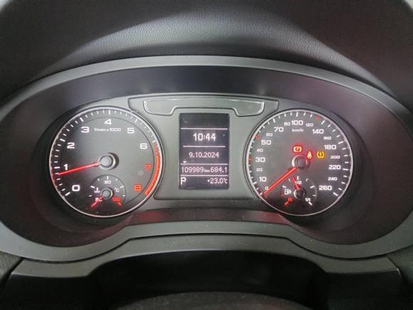 [武汉·鄂A] 二手奥迪奥迪Q32016款 30 TFSI 风尚型