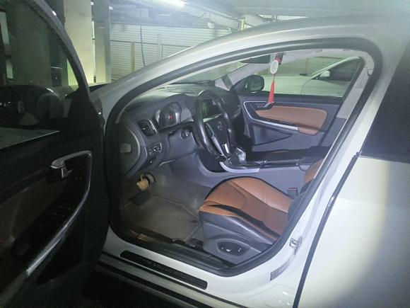 [上海·沪A] 二手沃尔沃沃尔沃S60新能源2015款 S60L E驱混动 T6智驭版