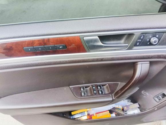 [上海·沪E] 二手大众途锐2011款 3.0TSI 高配型