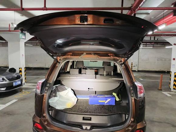 [上海·苏E] 二手丰田丰田RAV42016款 2.0L CVT两驱风尚版 国V