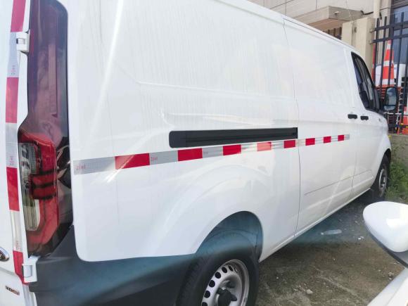 [上海·沪F] 二手福特全顺2023款 2.0T柴油手动厢式货车中轴低顶3座