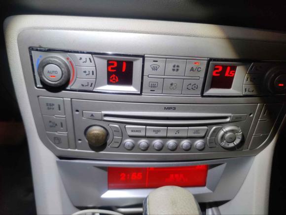 [深圳·粤B] 二手雪铁龙雪铁龙C52012款 2.0L 自动尊享型