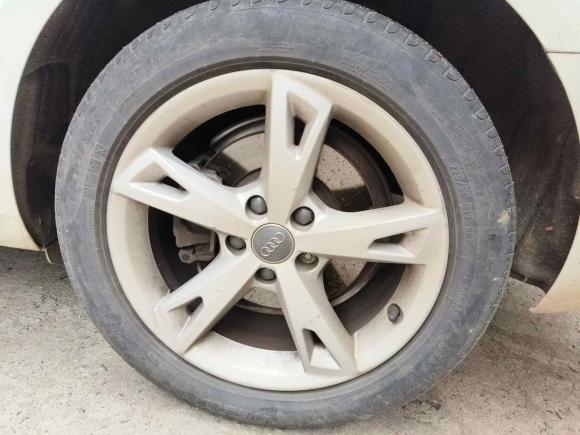 [南昌·赣A] 二手奥迪奥迪A4L2017款 40 TFSI 时尚型