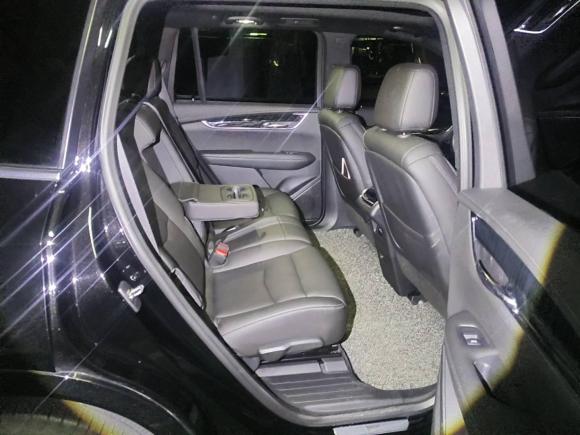 [上海·沪D] 二手凯迪拉克凯迪拉克XT62021款 2.0T 七座两驱豪华型