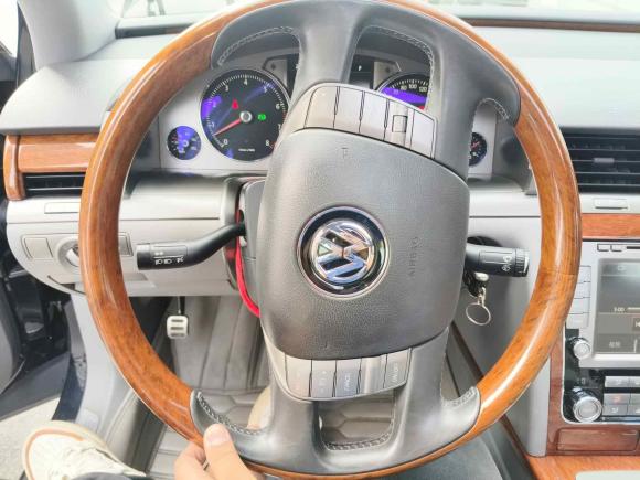 [成都·川A] 二手大众辉腾2011款 3.6L V6 5座加长商务版