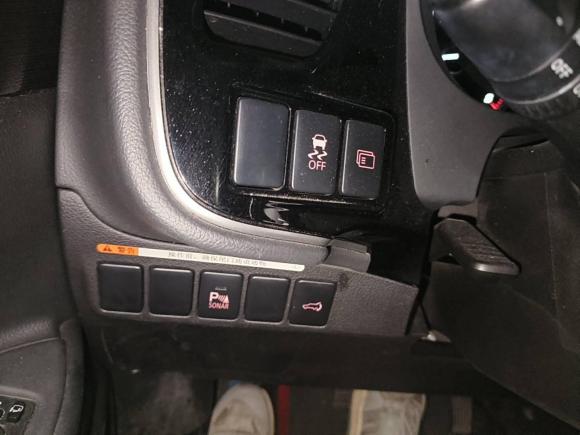 [武汉·鄂A] 二手三菱欧蓝德2016款 2.4L 四驱精英版 5座