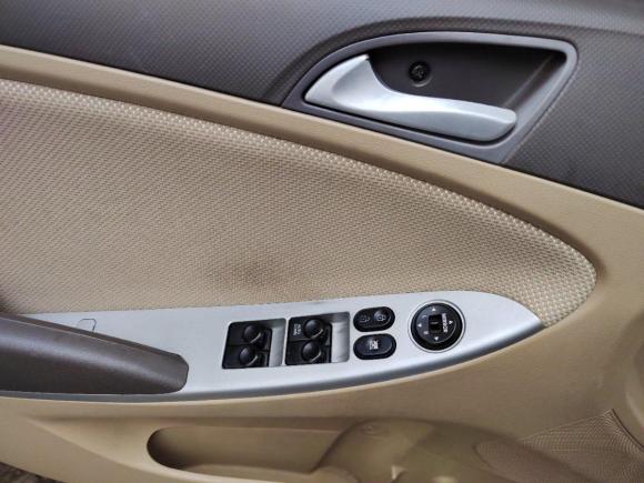 [上海·鄂A] 二手现代瑞纳2010款 三厢 1.4L 手动舒适型GS