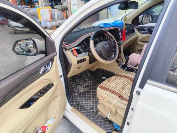 [深圳·粤C] 二手宝骏宝骏7302016款 1.5T 手动豪华型 7座