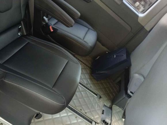 [深圳·粤B] 二手奔驰威霆2011款 2.5L 7座行政版