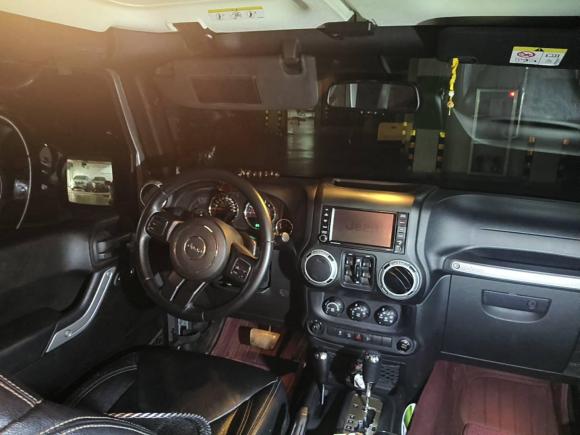 [济南·鲁A] 二手Jeep牧马人2014款 3.0L Sahara 四门版