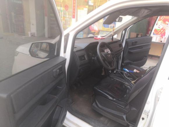 [武汉·鄂A] 二手五菱汽车五菱宏光PLUS2019款 1.5T 手动标准型 5座