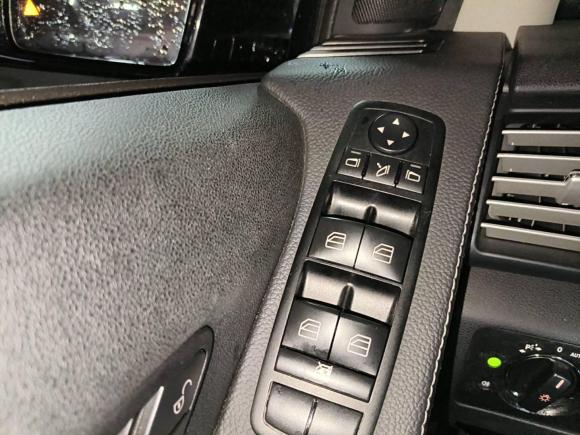 [广州·粤A] 二手奔驰奔驰R级2017款 R 320 4MATIC 豪华型臻藏版