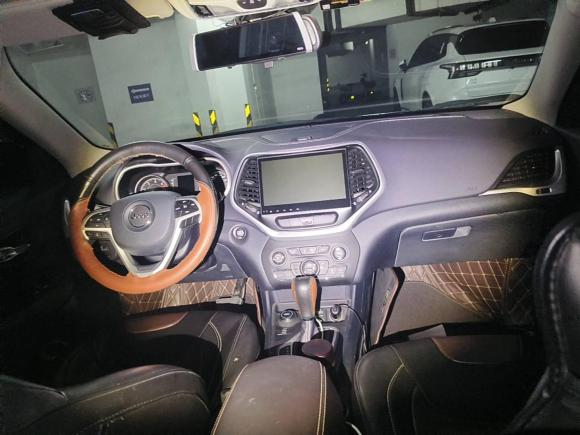 [广州·粤R] 二手Jeep自由光2016款 2.4L 专业版