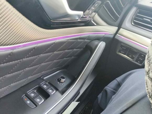 [青岛·鲁B] 二手红旗红旗HS52019款 2.0T 智联旗享版