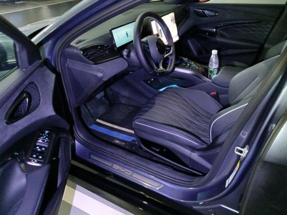 [深圳·粤B] 二手比亚迪海豹2022款 550km 标准续航后驱版精英型