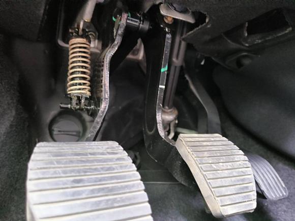 [南京·苏A] 二手标致标致4082013款 2.0L 手动舒适版